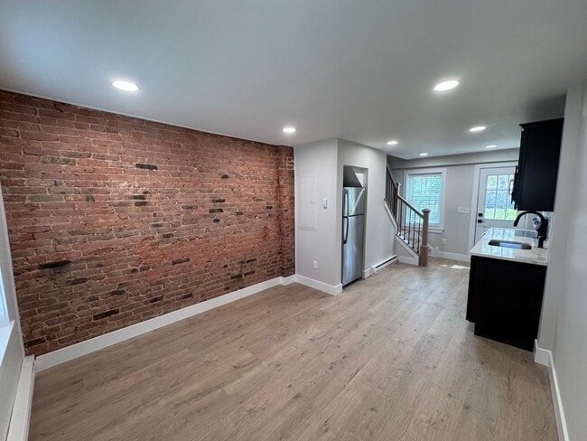 Building Photo - Trendy Urban Loft