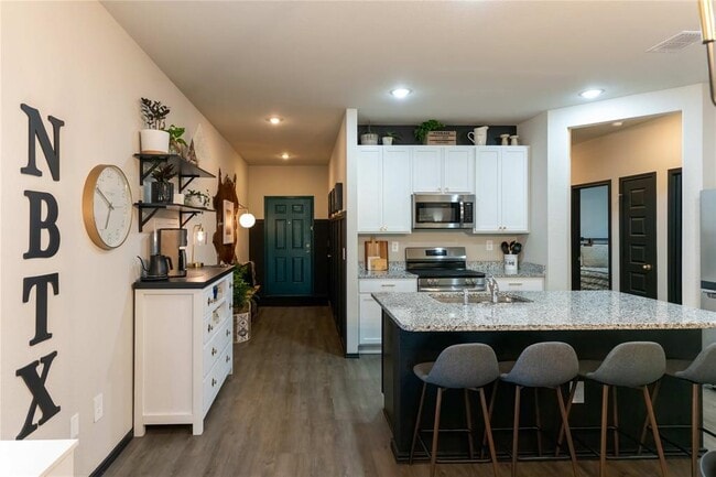 Photo - 648 Jennifer Wy