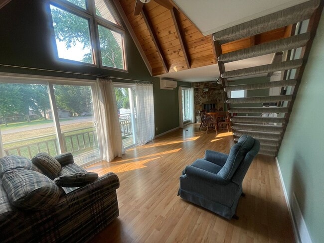 Photo - 622 N Shore Dr