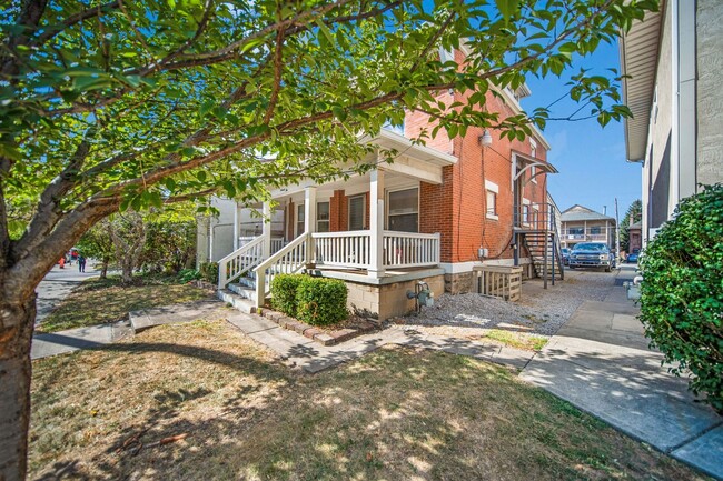 Photo - Massive 10 Bedroom Newly Renovated House P...