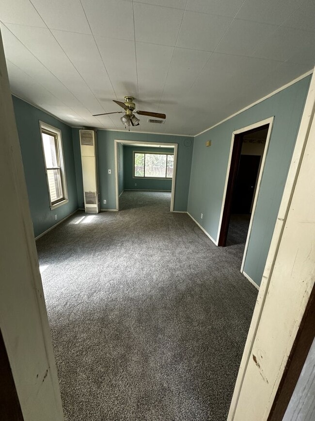 Photo - 4 Bed, 1 Bath - 2 Stall Garage - Single Family Home