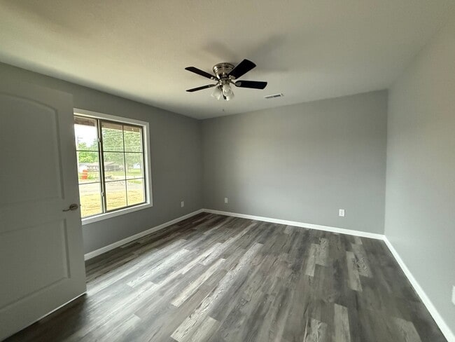 Photo - New 3 bedroom, 2 bath home for lease - Poplar Bluff MO