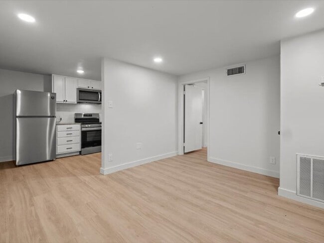 Photo - 525 W Houston St Unit 1