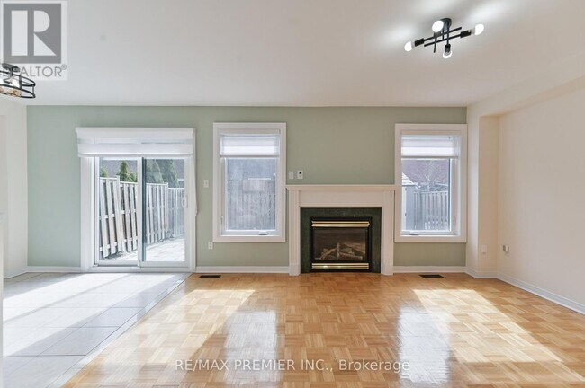 Photo - 152 Laurelhurst Crescent