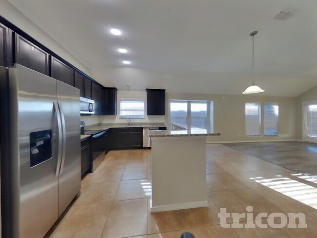 Photo - 313 Lucky Landing Dr