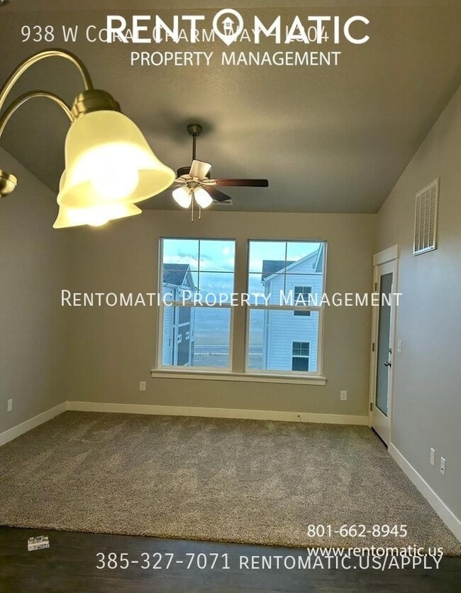 938 W Coral Charm Wy