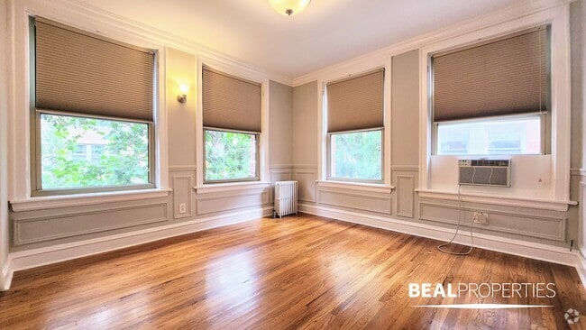 Building Photo - 540 W Surf St Unit 2 bed Rental