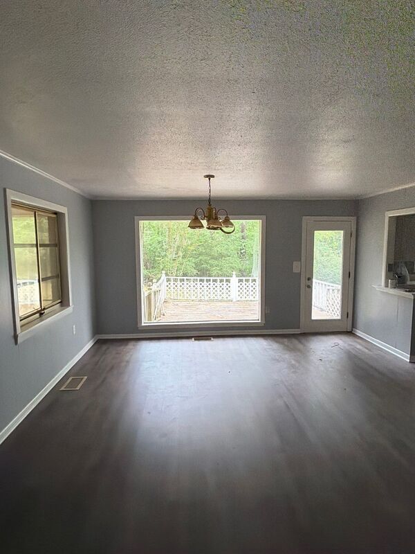 Photo - 415 Sylvan Trail