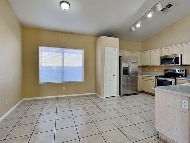 Building Photo - 7033 W Villa St Rental