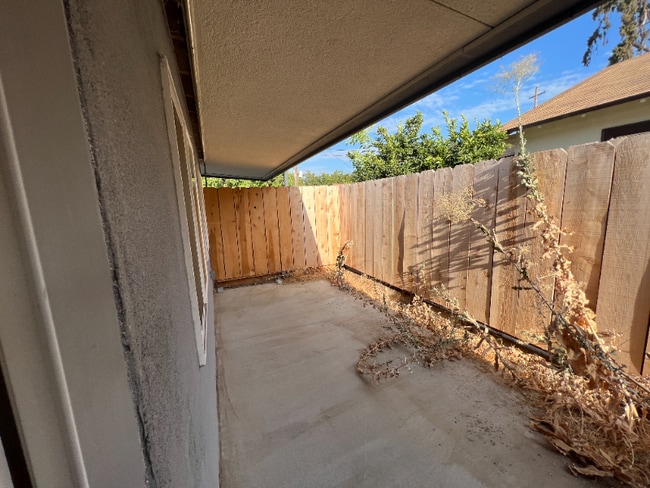 Photo - 934 N Van Ness Ave