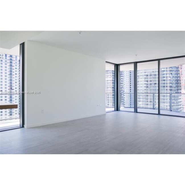 Photo - 1000 Brickell Plz