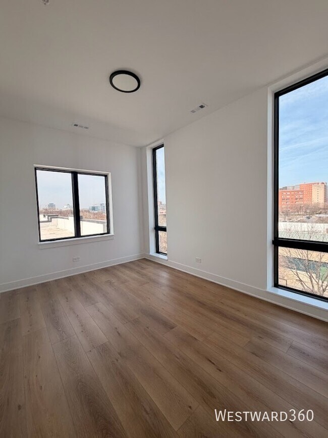 Photo - 1320 S Ashland Ave Unit 301