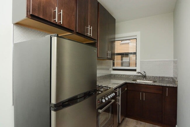 533 W Belden Ave Unit 802B