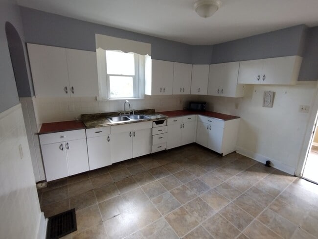 Photo - 1733 Lockbourne Rd