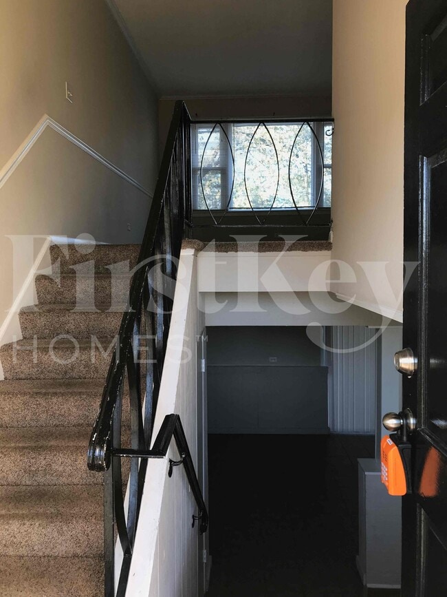 Photo - 752 W Hawley St