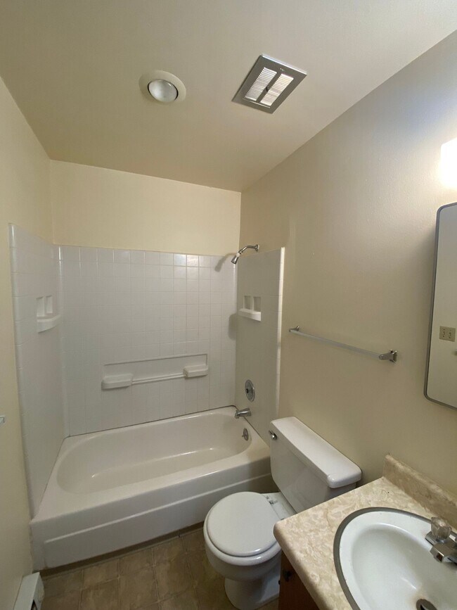 Building Photo - 2705 W Nob Hill Blvd Unit R-1