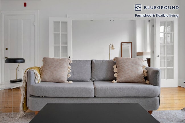 Photo - 11 Hereford St Unit FL3-ID556