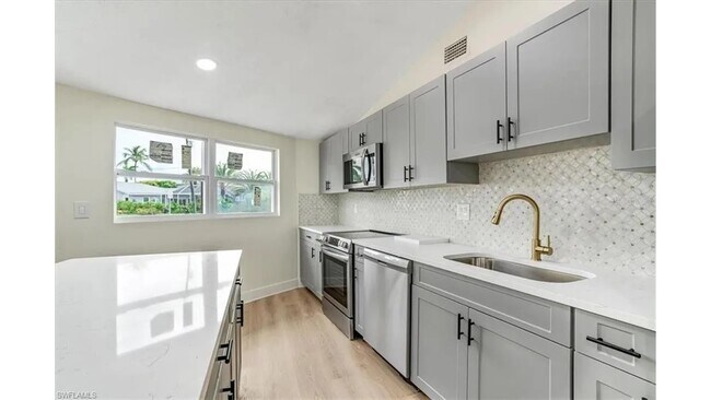 Photo - 190 Tarpon Rd