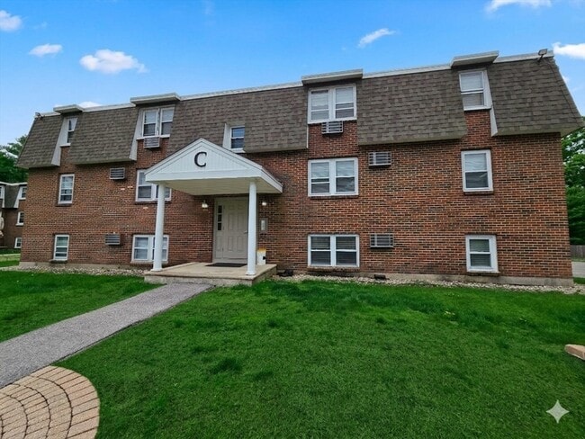 Building Photo - 870 Haverhill St Unit 13C