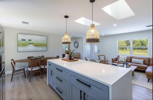 Photo - 16932 Aintree Dr W