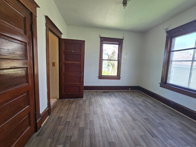 Photo - 319 N 4th St
