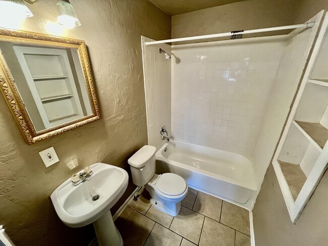 Photo - 804 E Main St