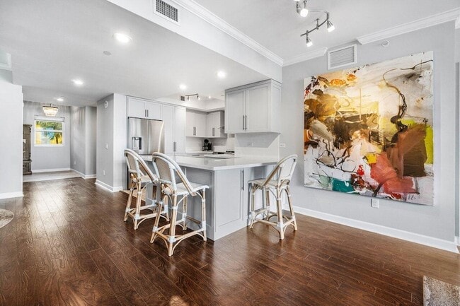 Photo - 2650 Lake Shore Dr Unit 201