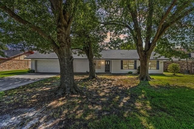 221 Azalea Ln