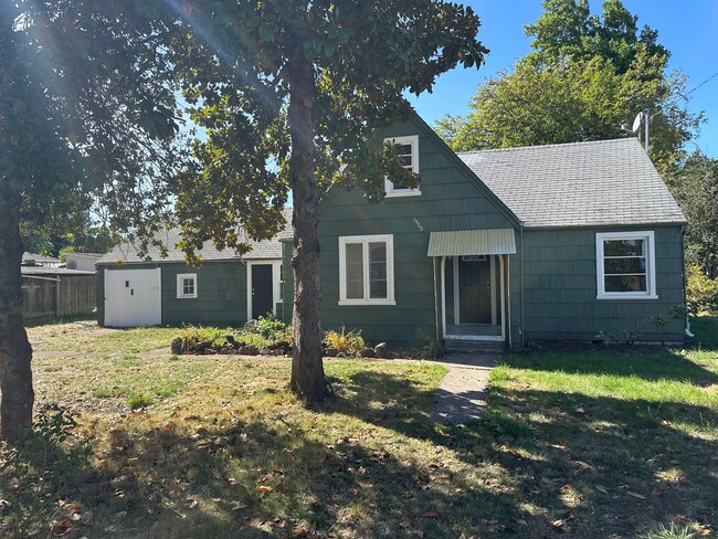 Building Photo - Updated 4 bedroom home on a huge lot!