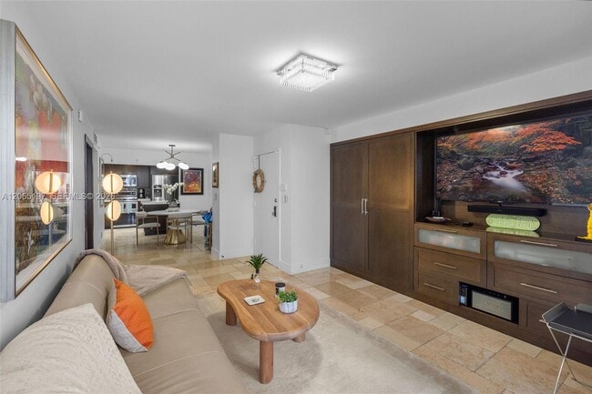 Photo - 2625 Collins Ave Unit 402