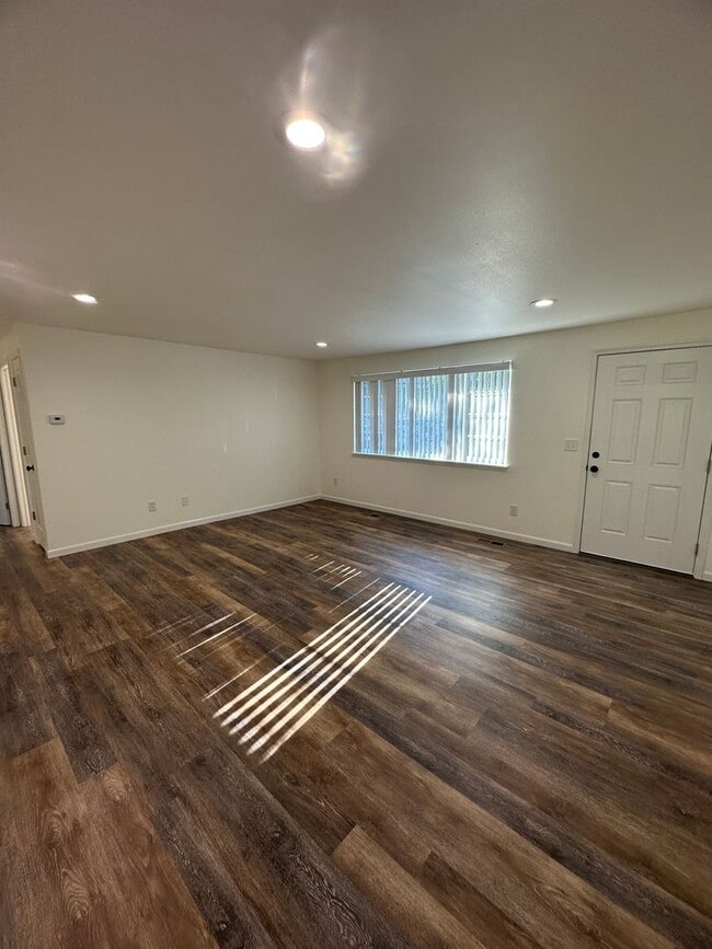 Photo - 9021 128th St E