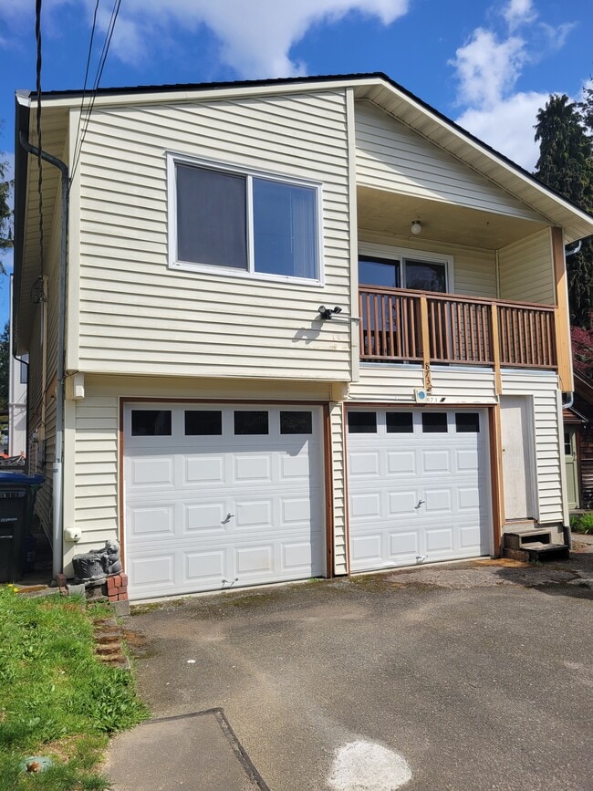8732 14th Ave NW Unidad Bottom Floor