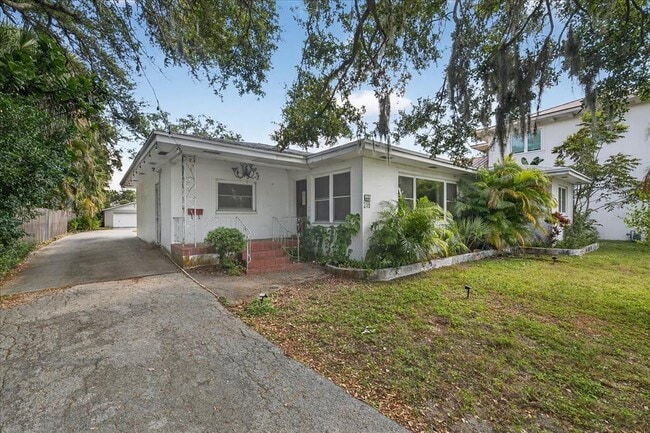 Photo - 215 Edgewater Dr
