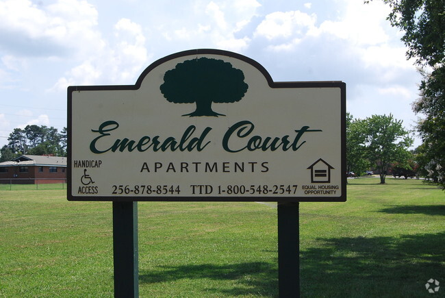 Building Photo - Emerald Court Rental