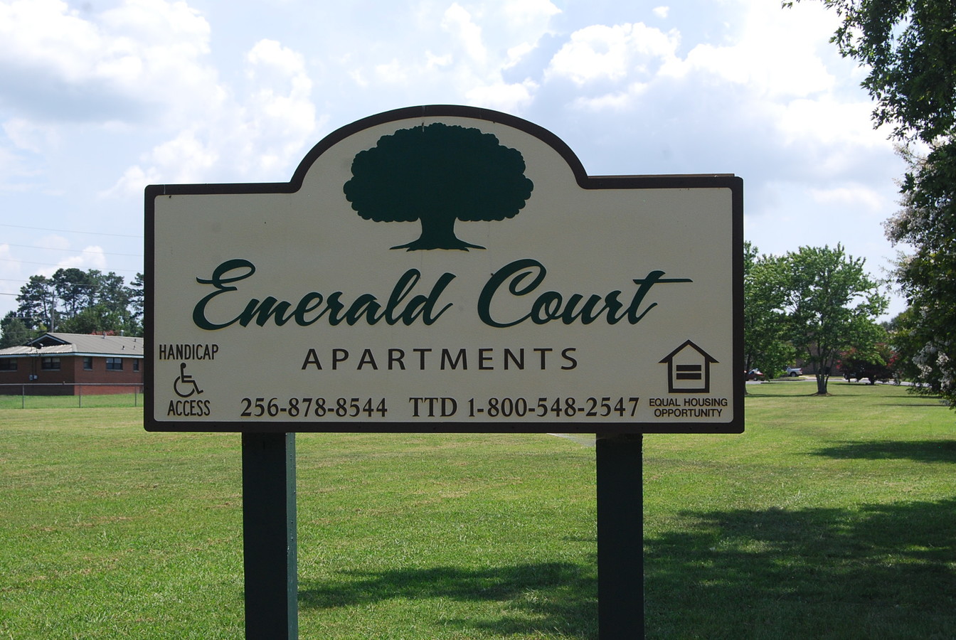 Emerald Court - Emerald Court Apartments