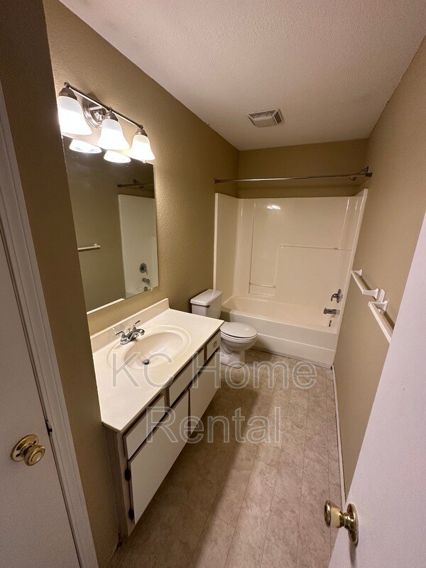 Photo - 2126 Highridge Dr Unit #D