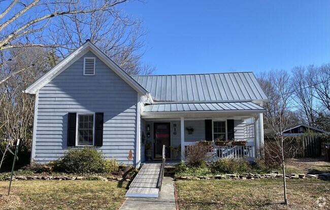 Building Photo - 916 Carolina Ave Rental