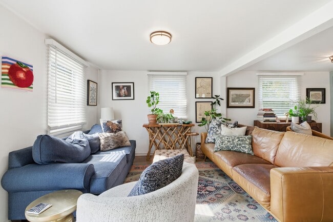 Photo - 2100 Jones Cir