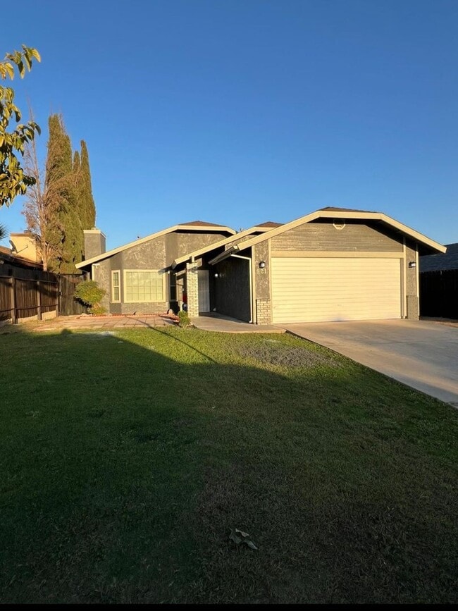 Photo - 921 Orangewood St