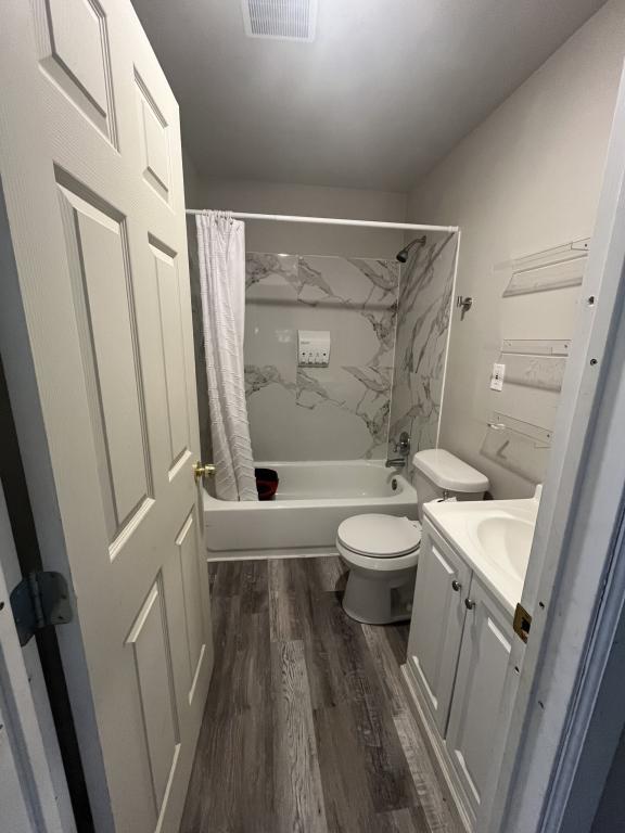 Photo - 106 4th St