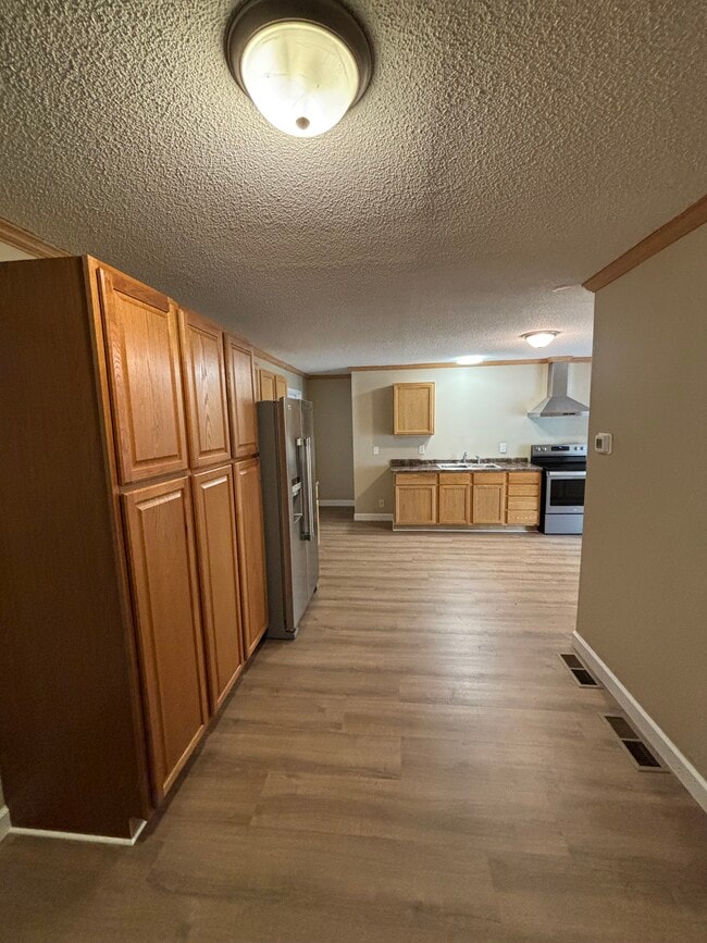 Dining - 221 Court Ave N Unit 2