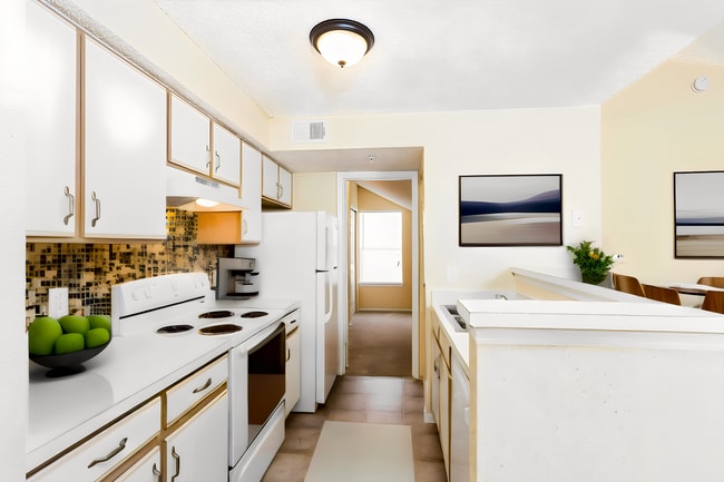Building Photo - 2202 Key West Ct Unit 634
