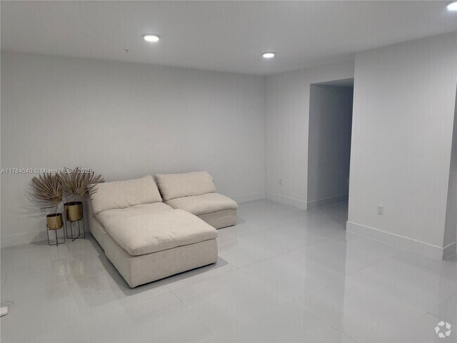 Building Photo - 10950 NW 82nd St Unit 312 Rental