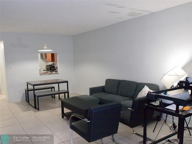 Photo - 7400 NW 85th Ct Apartamento