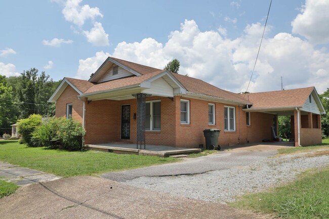 3 BD, 1 BA Charming Brick Home! - 3 BD, 1 BA Charming Brick Home!
