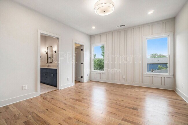 Photo - 1081 Hill St SE