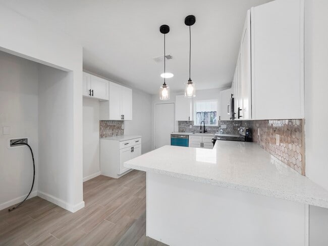 Building Photo - 1609 Elmview Dr Unit 8