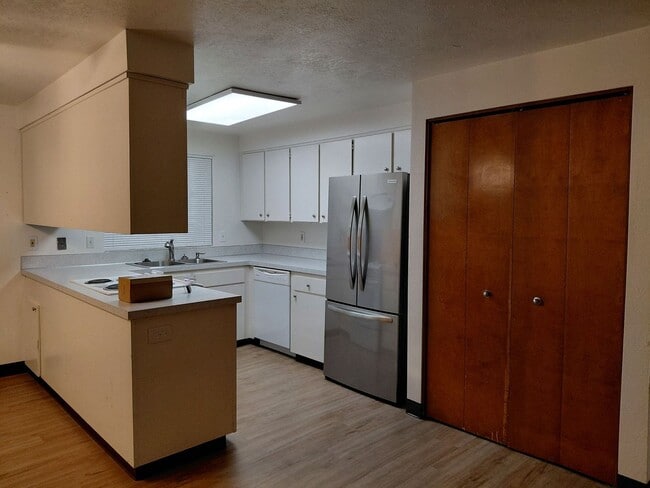 Building Photo - Charming & affordable Single-Family Home in Desirable West Salem Neighborhood!