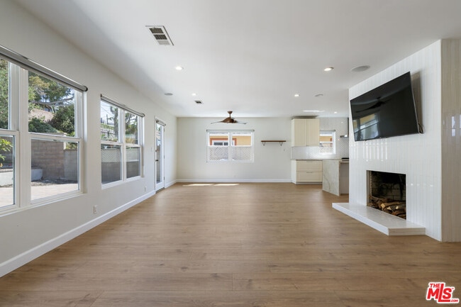 828 McCarthy Ct