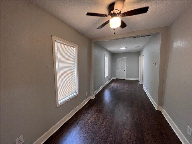 Photo - 2412 Stuart St House